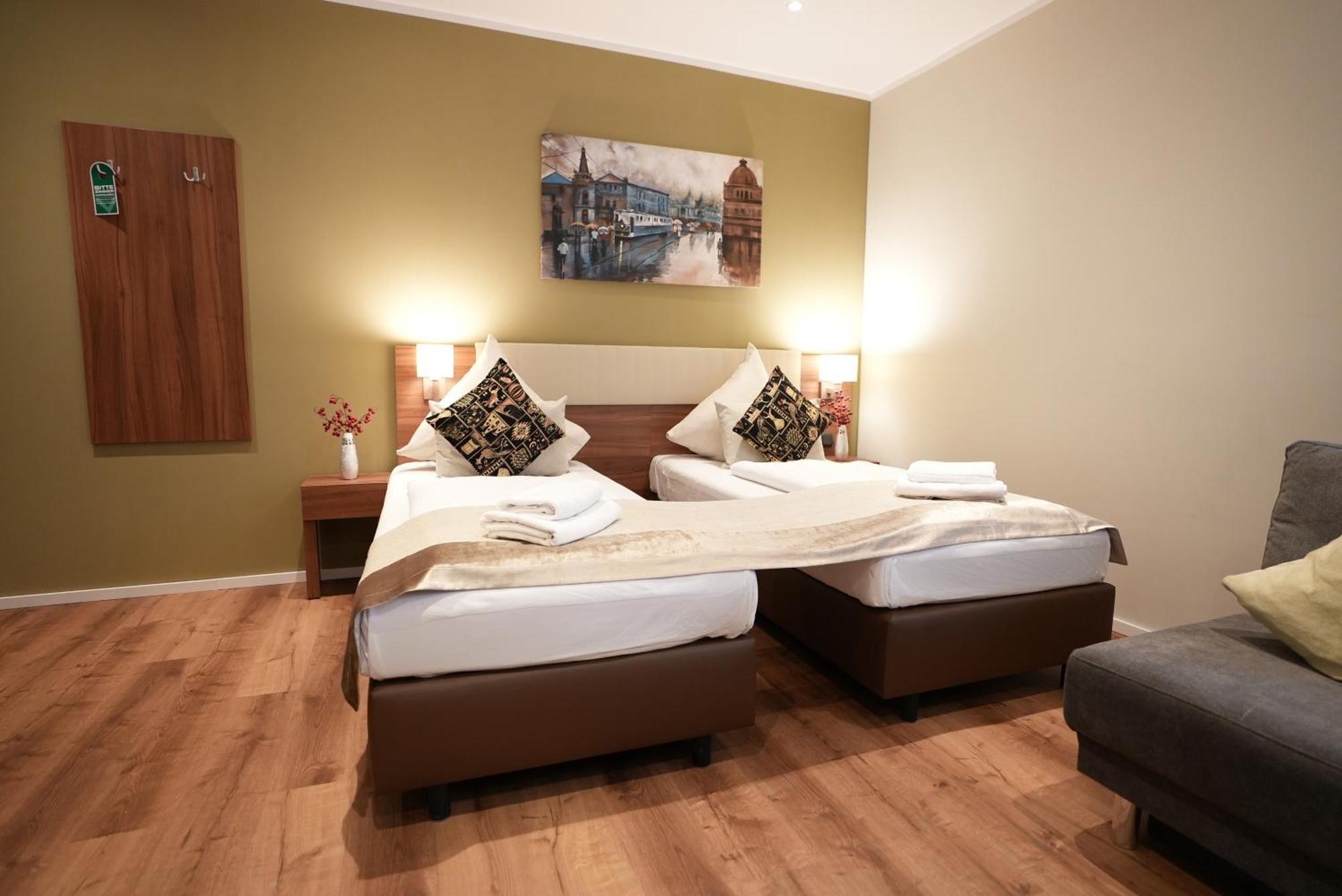 Hotel Attache An Der Messe Франкфурт-на-Майні Екстер'єр фото